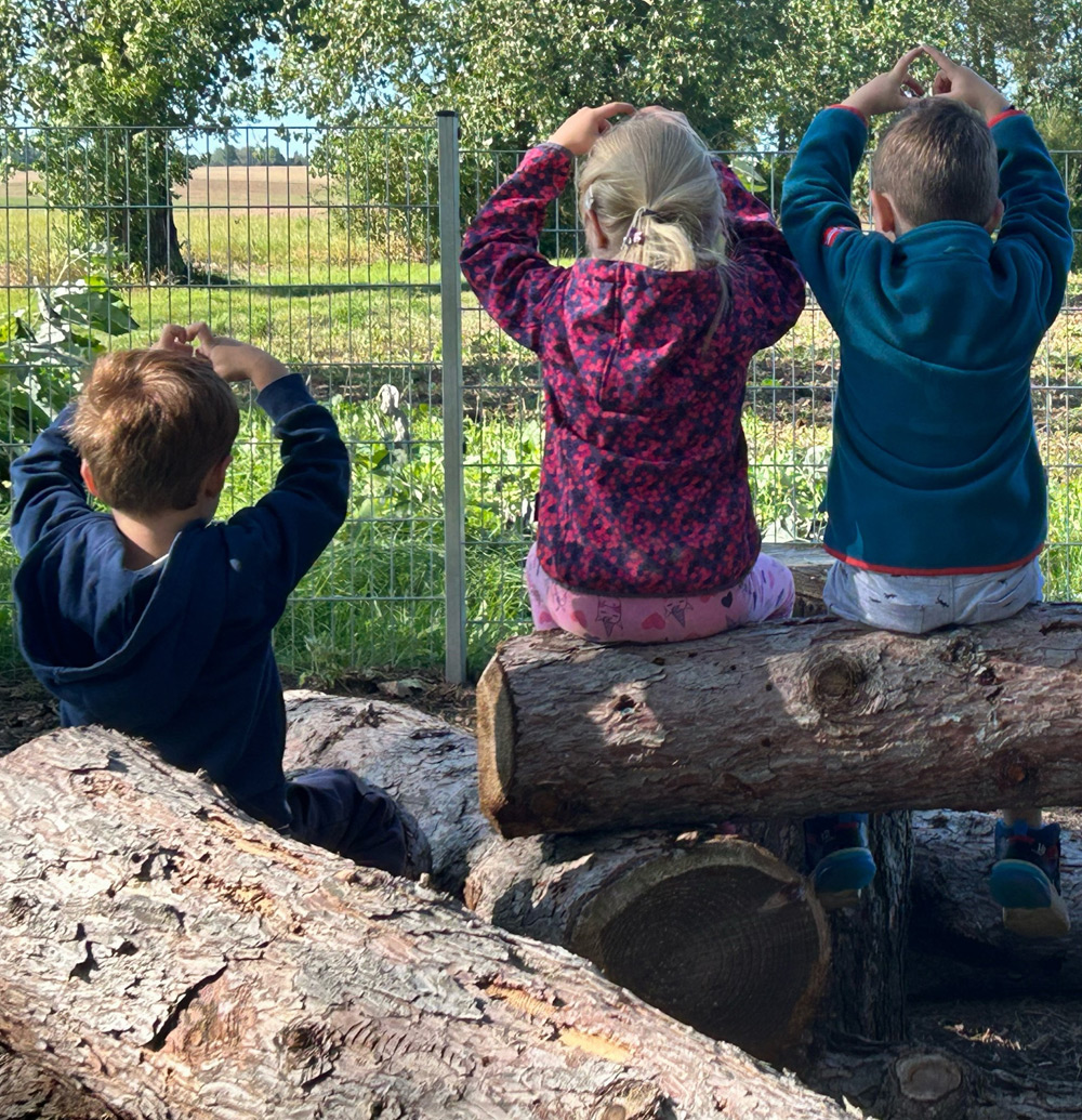 Mittelbacher Zwergenland | Kinder auf Baummikado