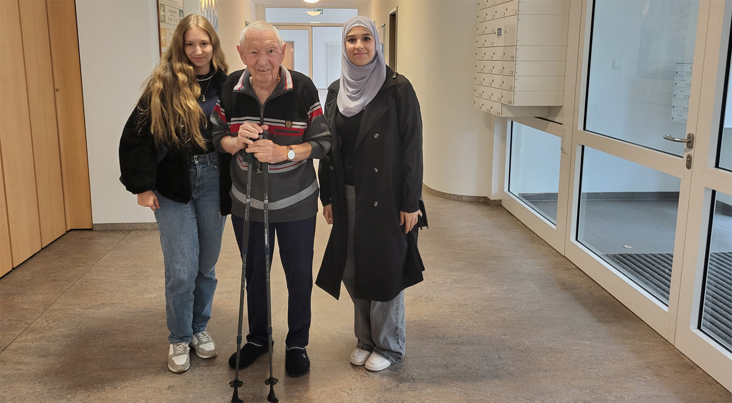 Maryam Rihal und Delaila Wollmann, Klasse 10, Georgius-Agricola-Gymnasium mit Herrn Voigtmann